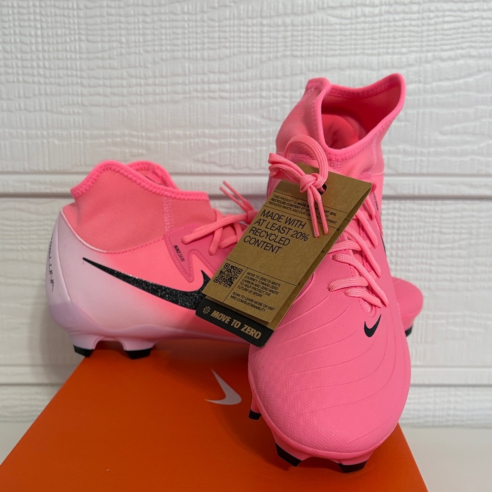 Nike Phantom Luna II Academy soccer cleats size 9.5 men / 11 women New in Box